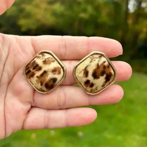 4/$100 leopard print real furr hair clip  on vintage earrings - Picture 1 of 6